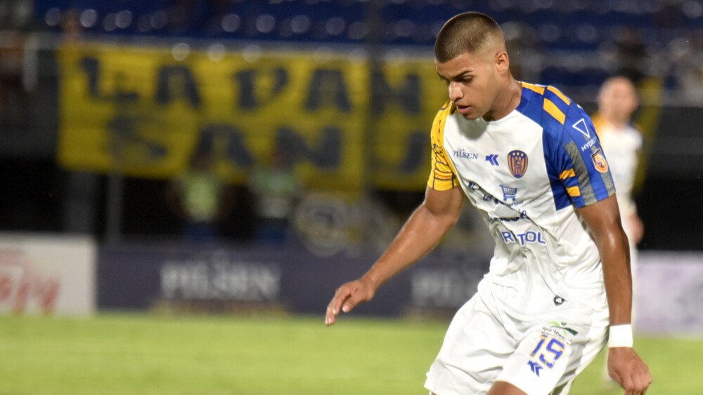 Equipos argentinos interesados en delantero de Luqueño