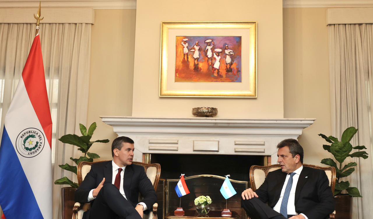 Peaje en la hidrovía “hunde” relaciones diplomáticas entre Paraguay y Argentina