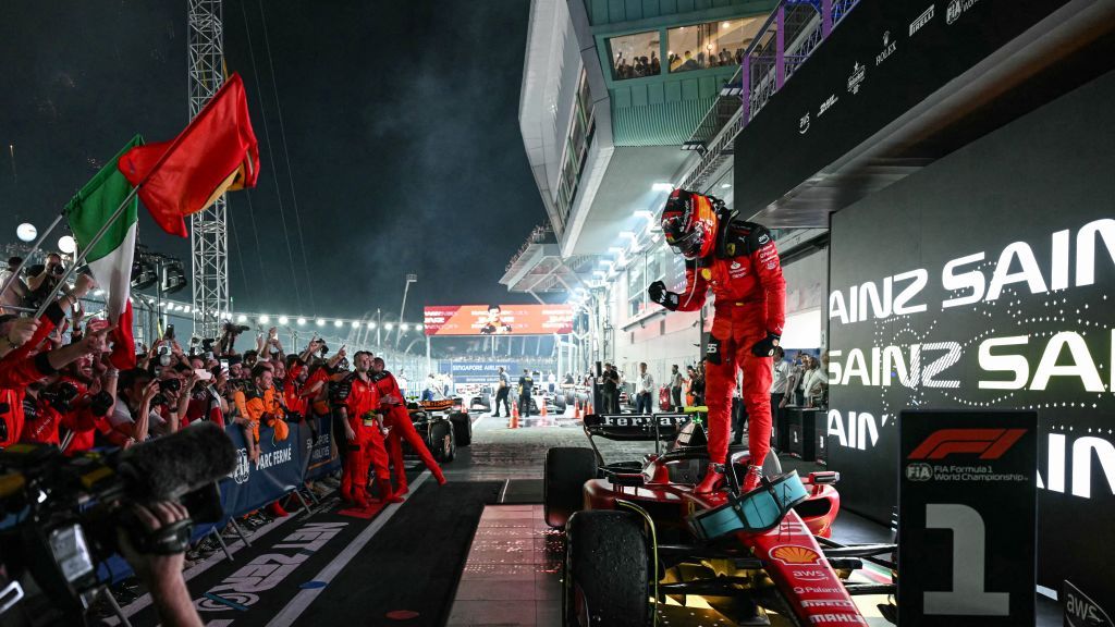 Sainz corta la racha victoriosa de Verstappen