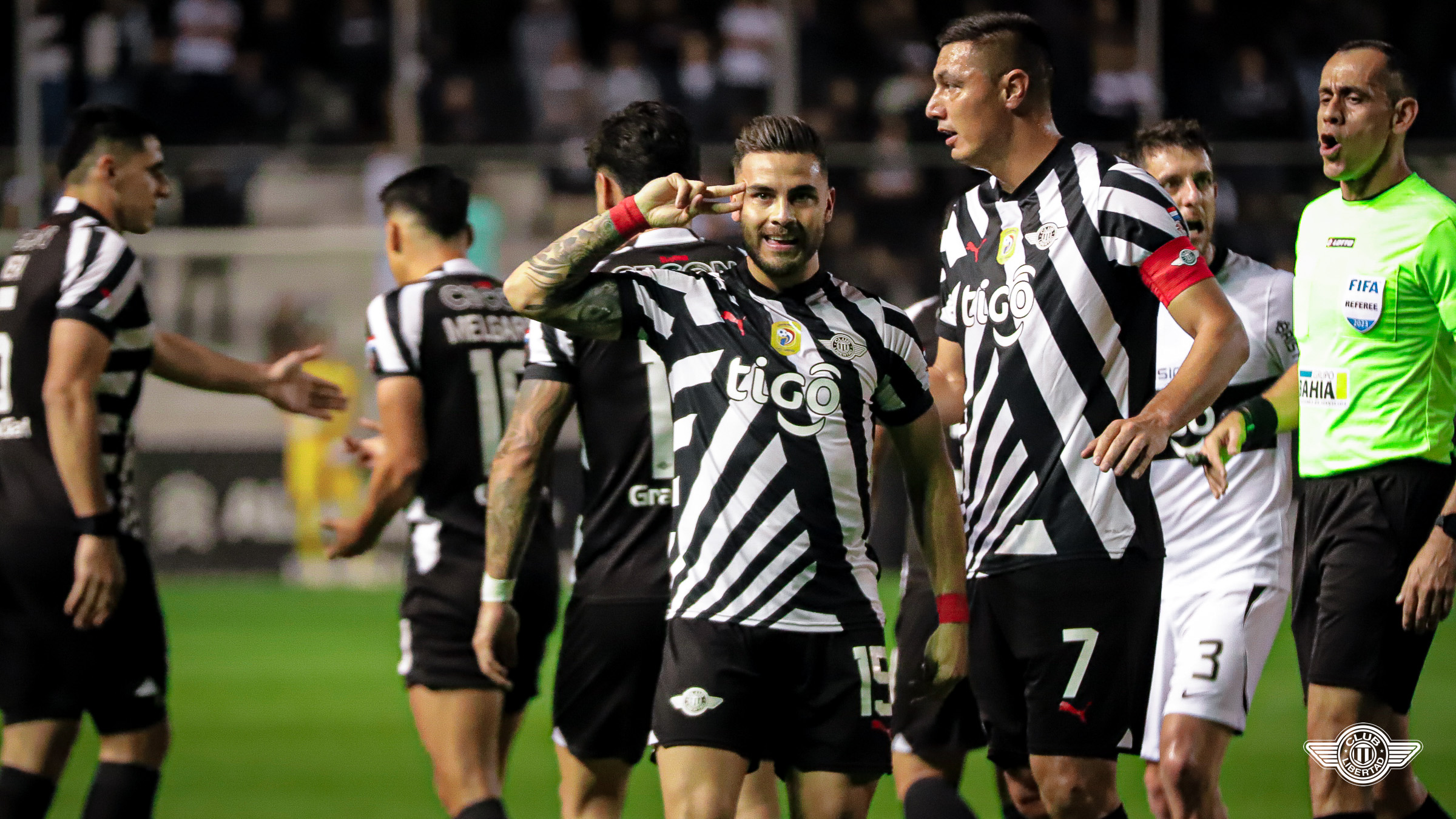 El Guma no perdonó y humilló al Decano