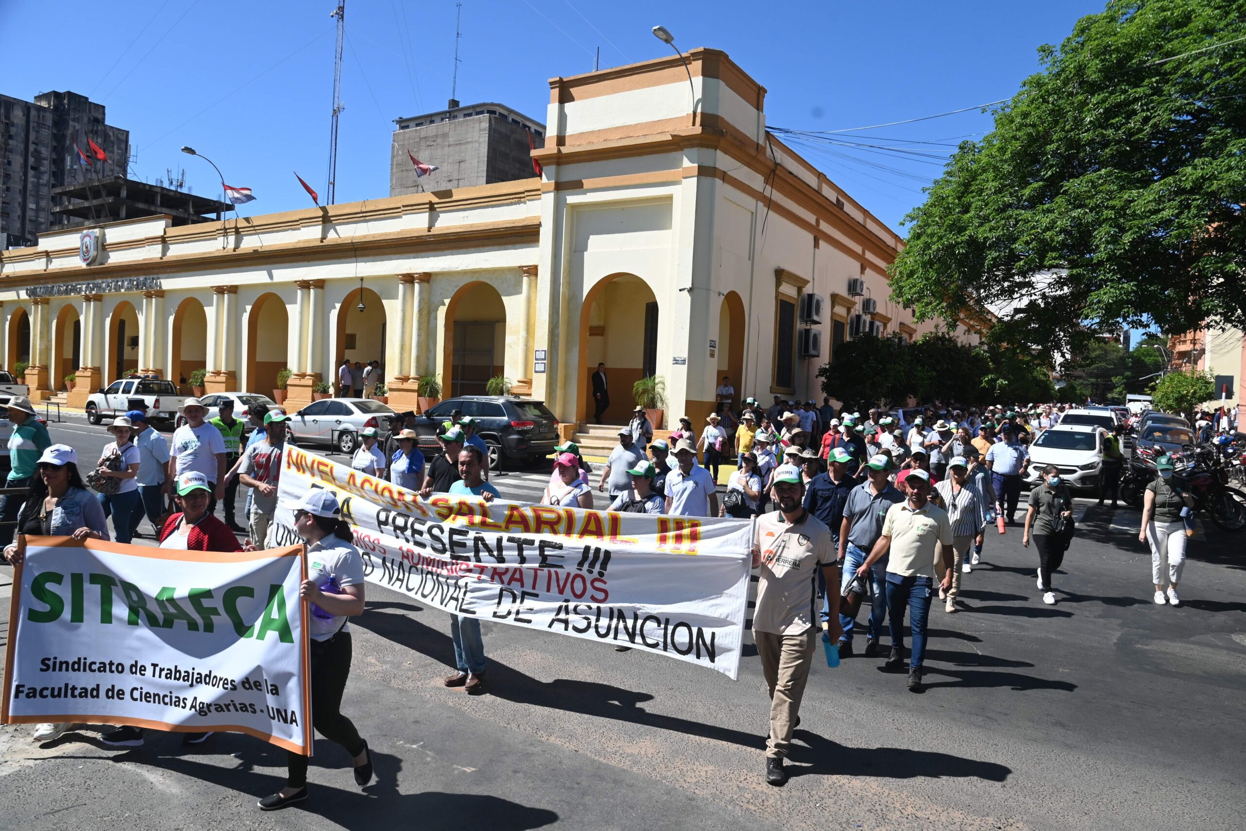 Las ocho razones por las que para la UNA