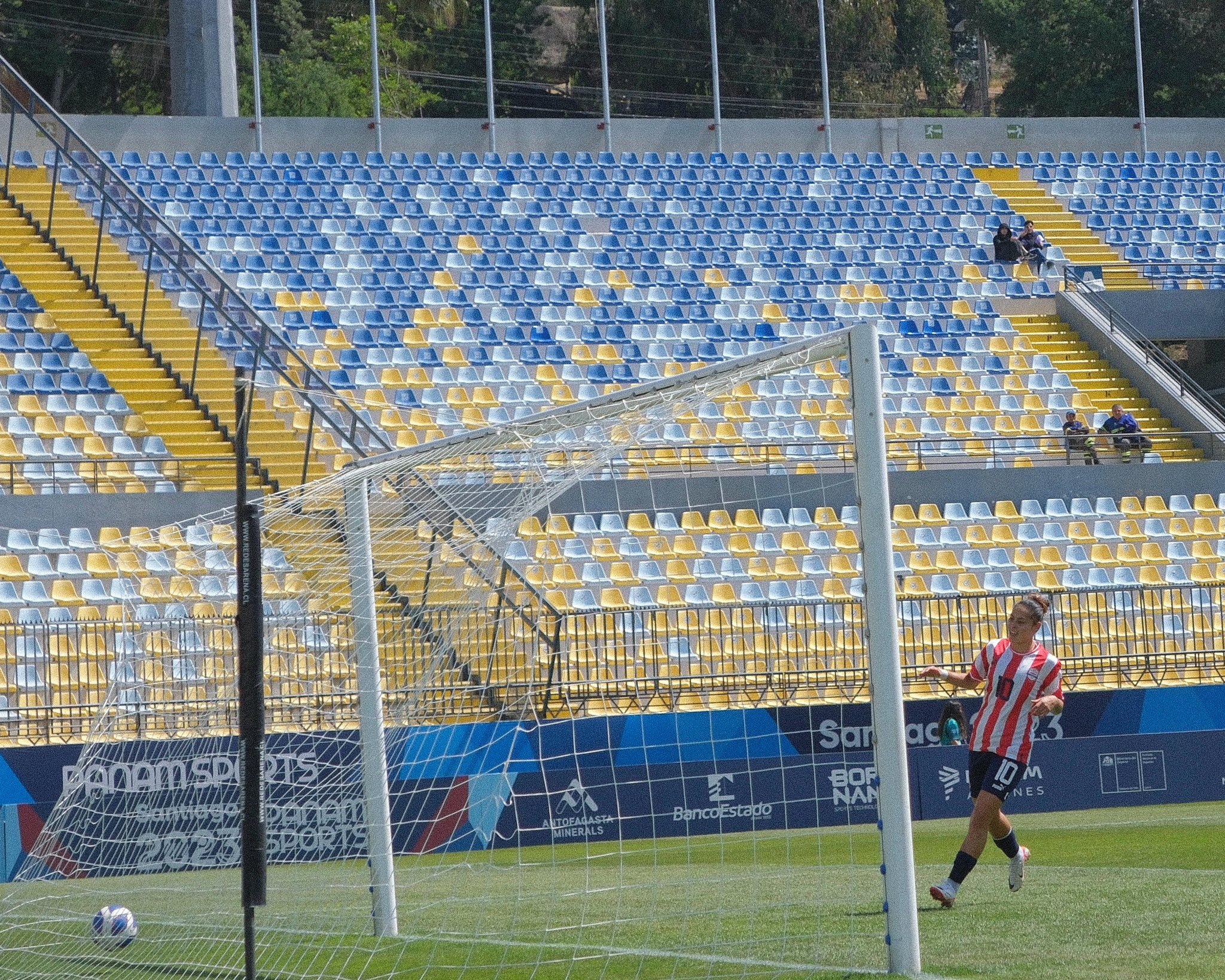 Goleada Albirroja en Santiago