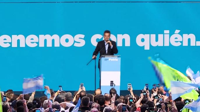 Massa festejó el «batacazo» en un acto con folclore peronista