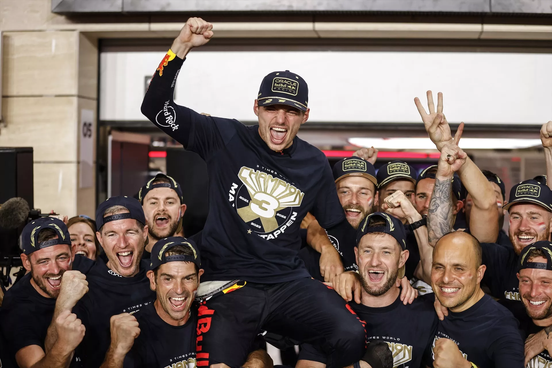 Verstappen logra el tricampeonato y hace historia