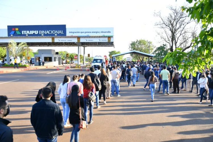 Despedidos de Itaipú protestan hoy frente a la entidad
