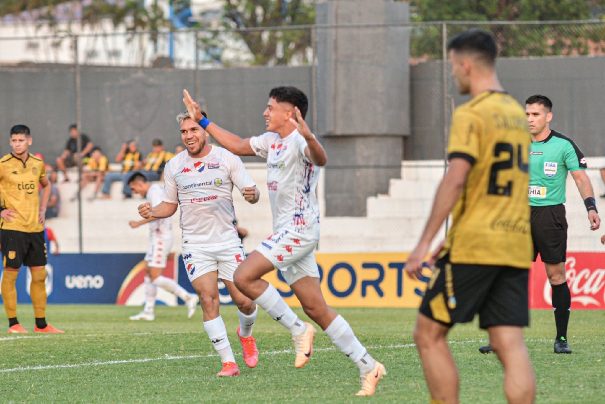 La Academia goleó al “Indio” en la visera