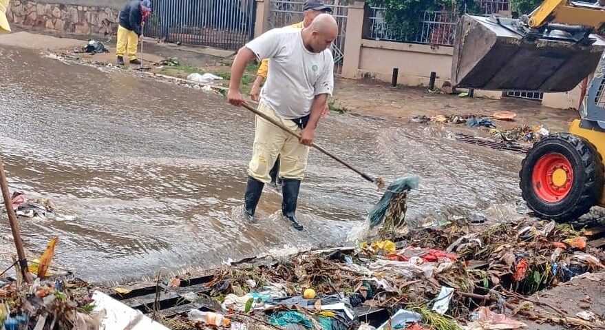 Multas: Arrojar basura a raudales cuesta G. 200 millones