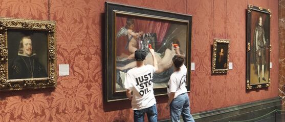 Activistas climáticos atacan obra de ´´La venus del espejo´´