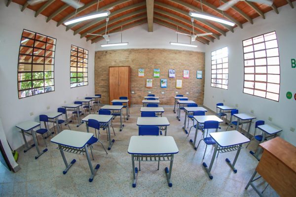 MEC sancionará a colegios que niegan exámenes a morosos