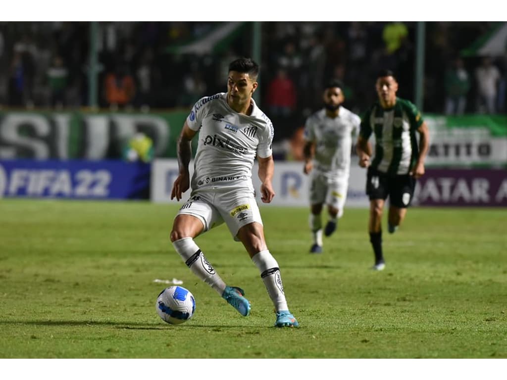 Volante uruguayo aparece en la órbita franjeada