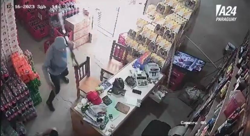 Violento asalto a un comercio en Villa Elisa