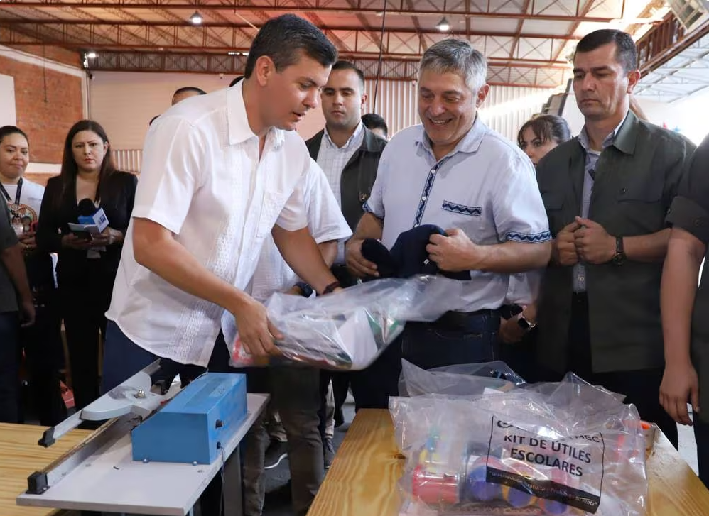 MEC: Inició la distribucción de kits escolares en instituciones educativas