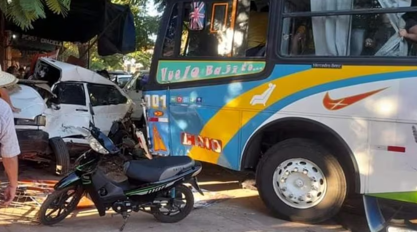 Fatal choque entre buses en Itá