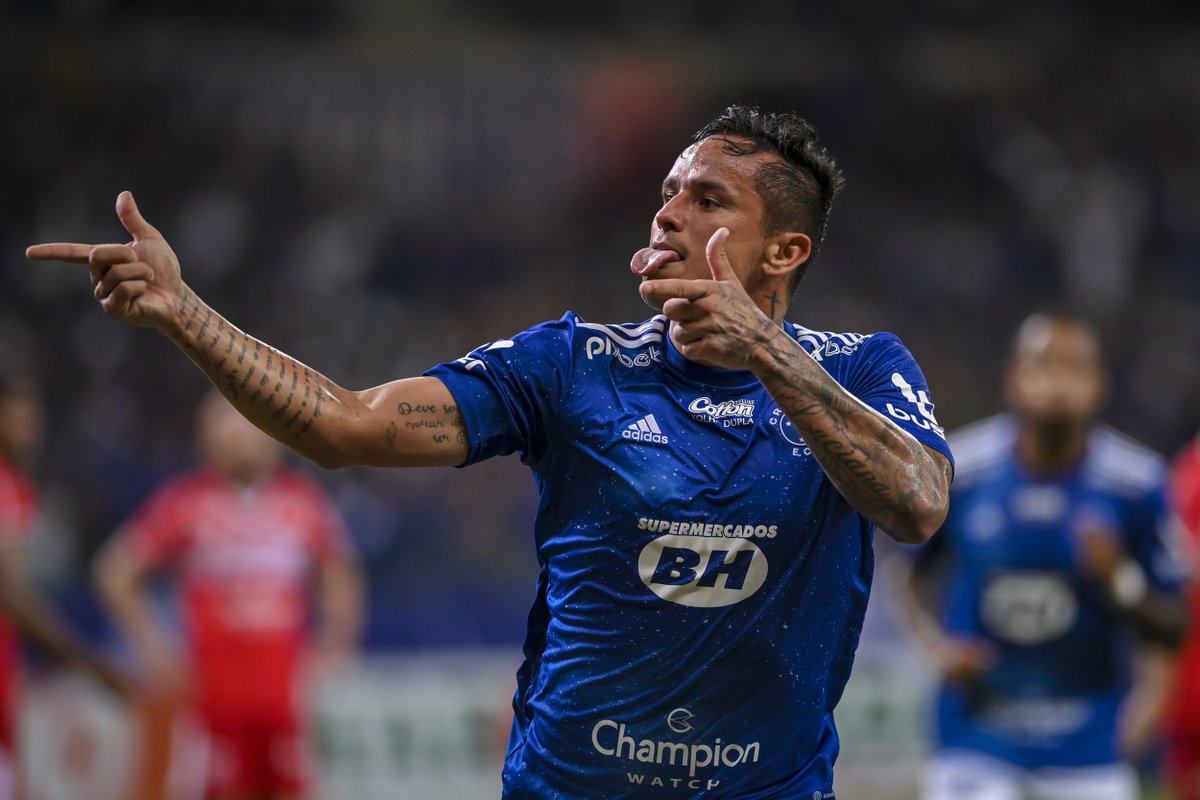 Nuevo delantero en el Barrio