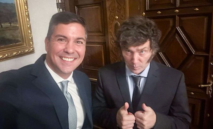 Agenda bilateral: Milei recibió a Peña en el despacho presidencial