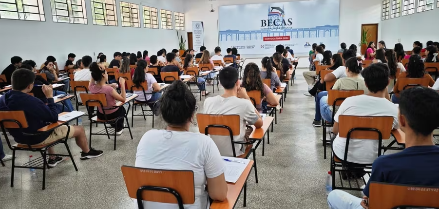 Becas del Gobierno: 4.636 jóvenes aprobaron los exámenes