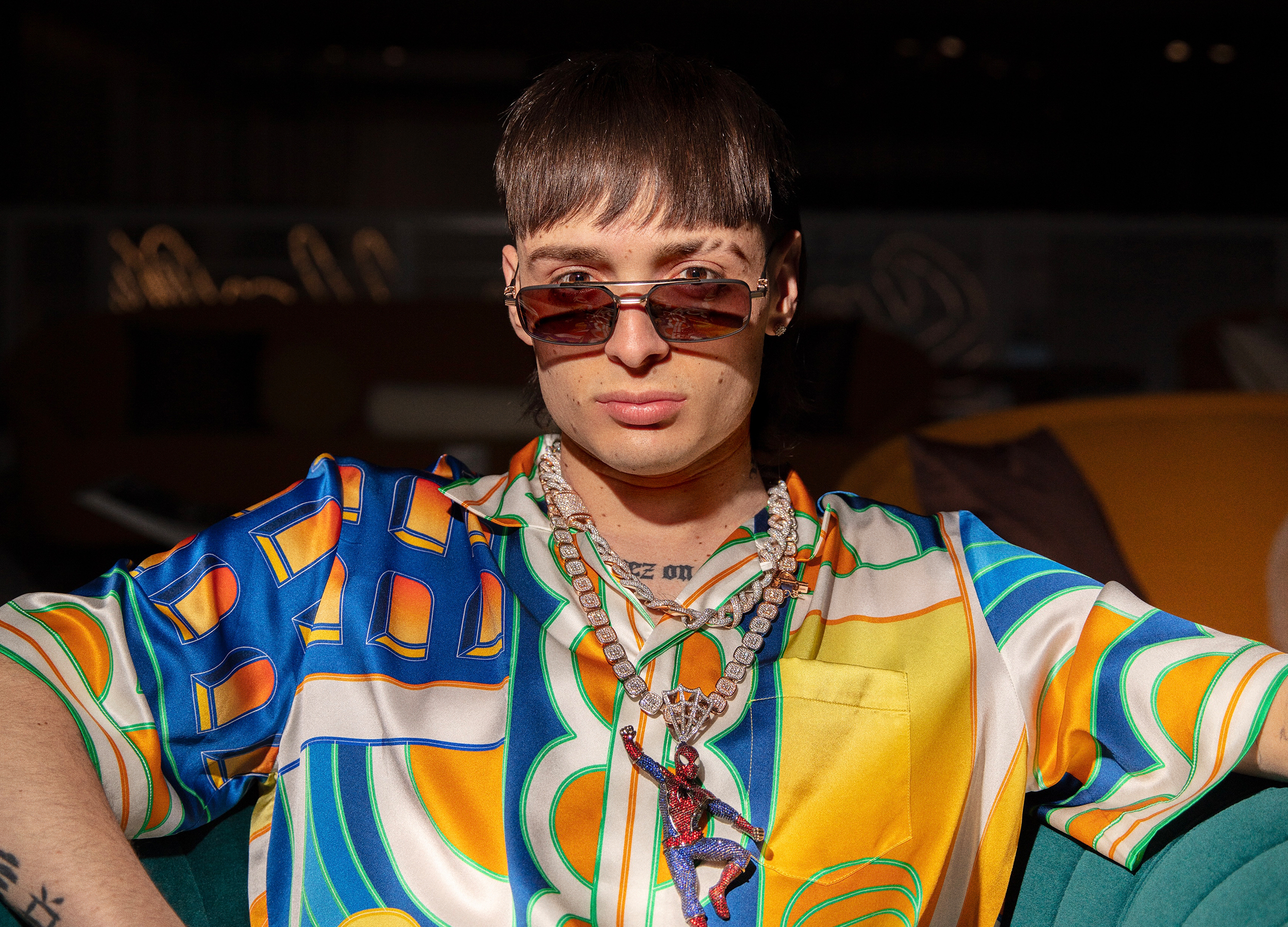 ¡Peso Pluma en un centro de rehabilitación!