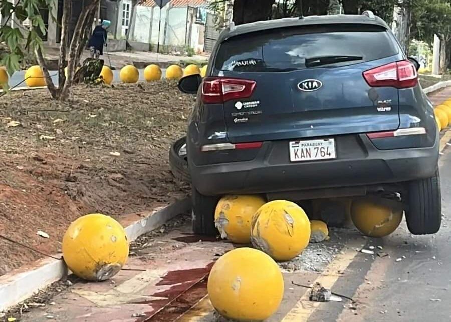 Bolardos causan estragos en San Lorenzo