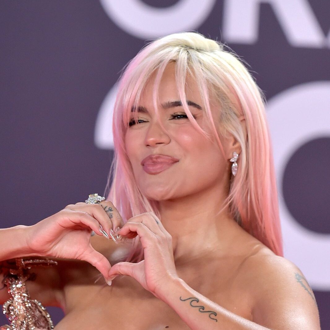 ¡Terror! Avión de Karol G tuvo que aterrizar de emergencia