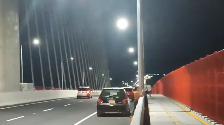 Caminera multará a quienes estacionen en el puente «Héroes del Chaco»