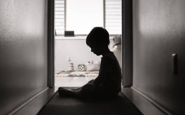 Imputan a docente por abusar sexualmente de su alumnito