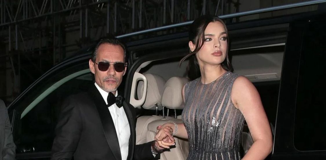 Nadia Ferreira impone moda con su vestido transparente