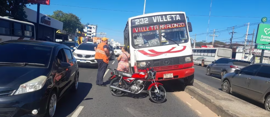 Chofer de bus fallece súbitamente en la Ruta Transchaco
