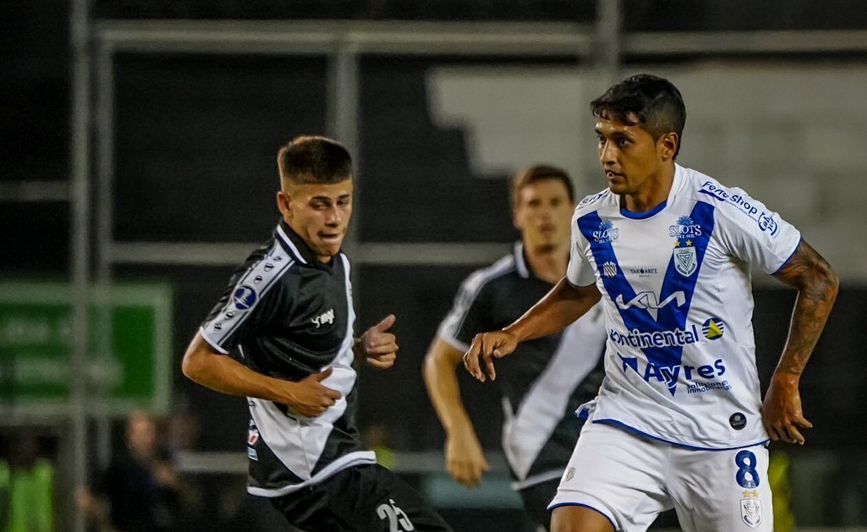 La “V Azulada” imponente ante los Charrúas