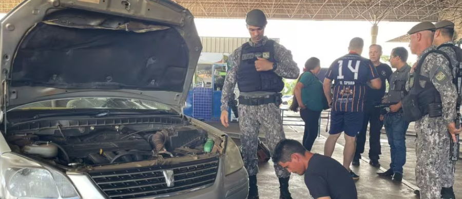 Paraguayo detenido en Brasil por llevar dos fusiles ocultos en auto