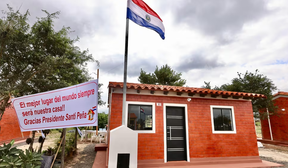 Gobierno de Peña inaugura las primeras 100 viviendas en Concepción