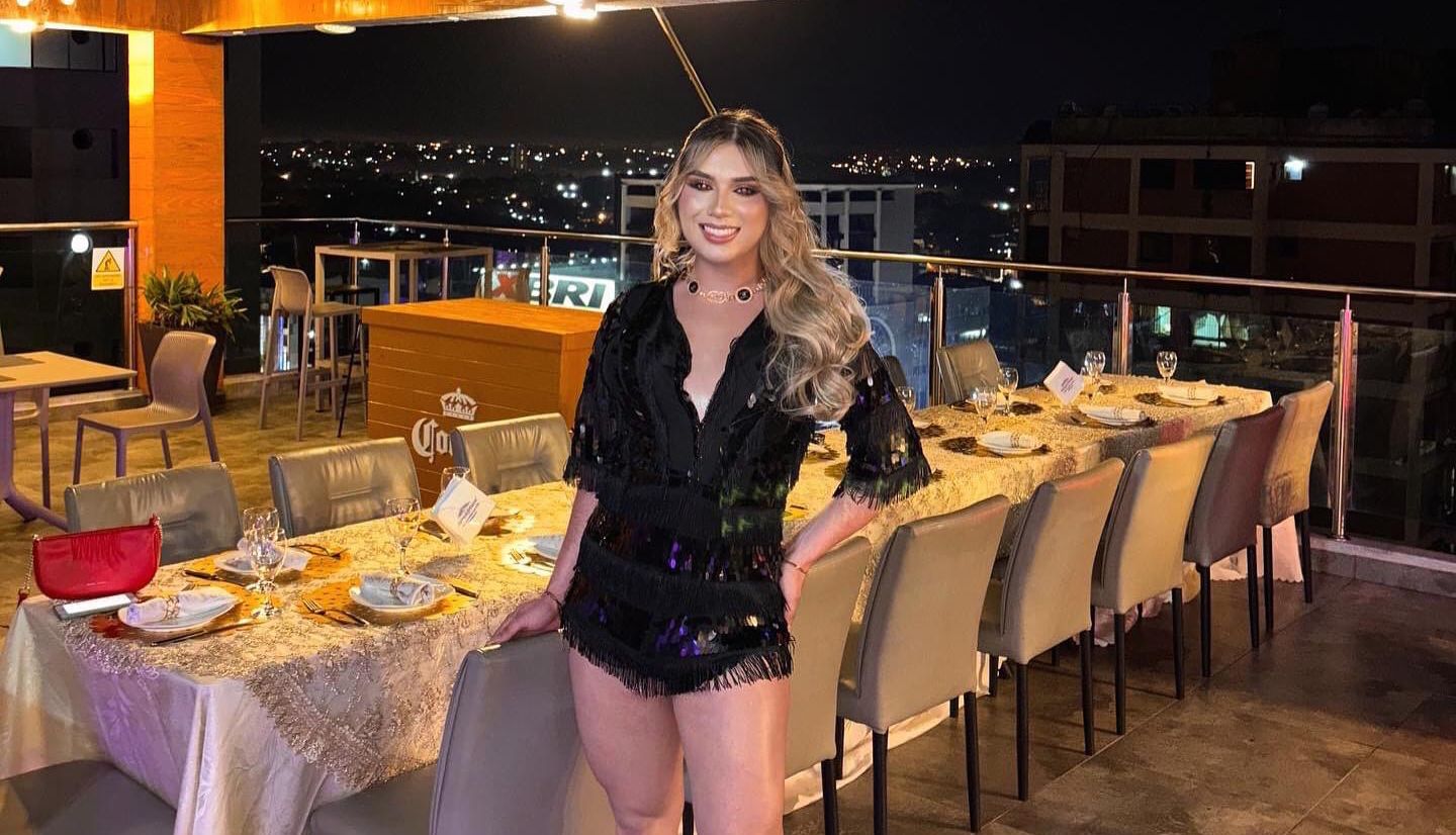 Modelos piden a organizadora de evento que les pague por su trabajo