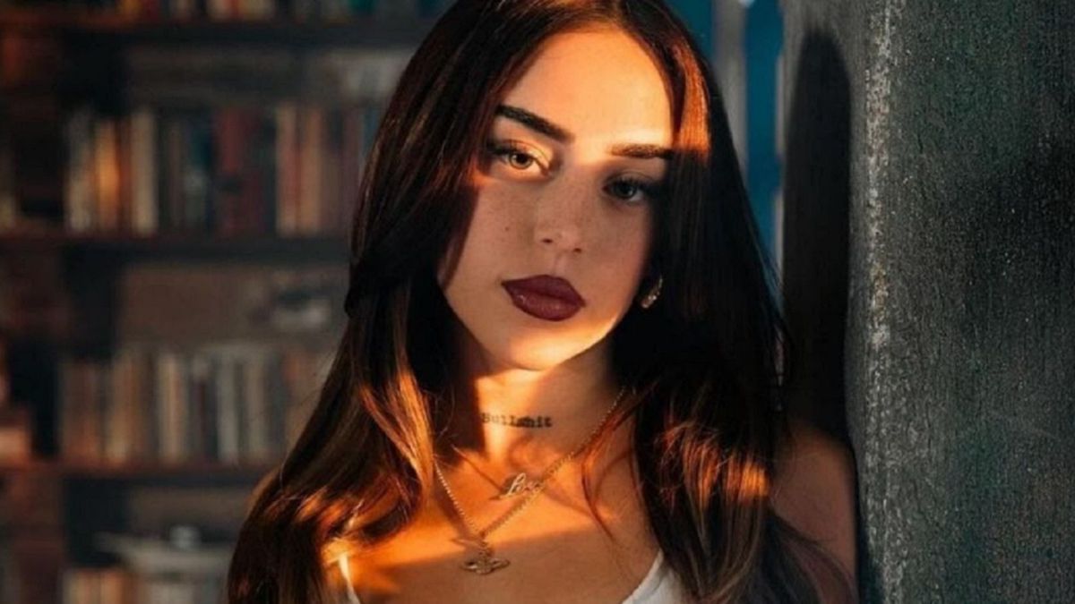 Nicki Nicole con un futbolista tras su separación de Peso Pluma