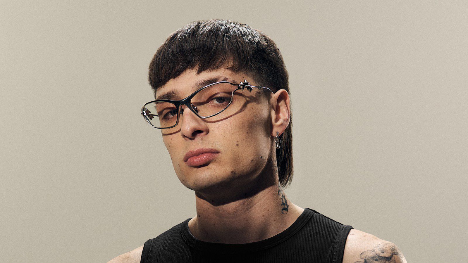 Peso Pluma cree que es un “superhéroe” de la música