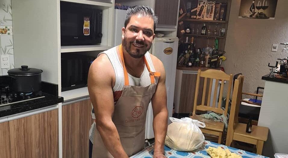 Tres mujeres se estarían peleando por Carlos Portillo