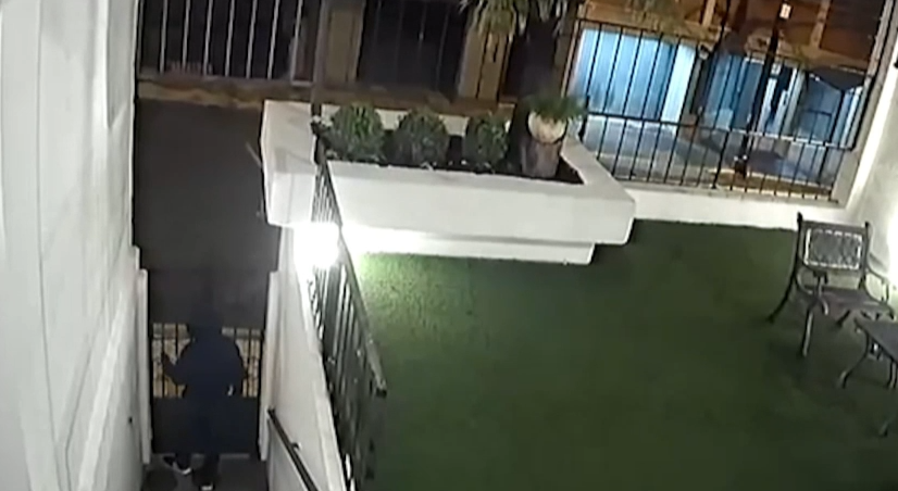 Capturan a ladrones que ingresaron a un local comercial