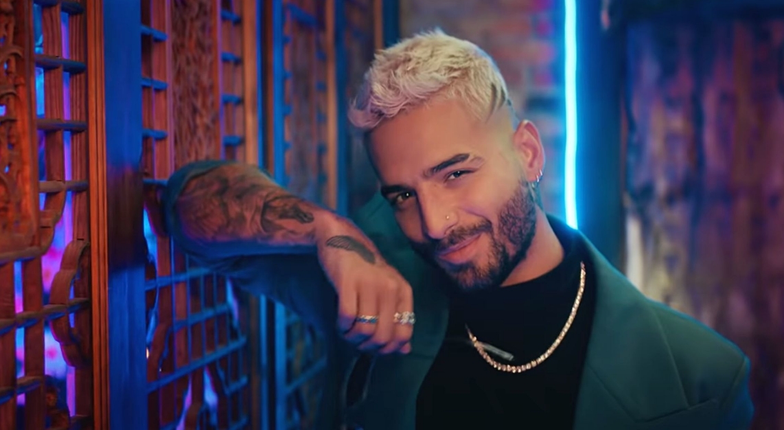 Maluma en tremenda polémica por raparle la cabeza a su hija
