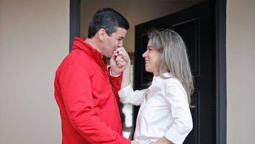 El romántico saludo del presidente Santiago Peña a su esposa por su cumple