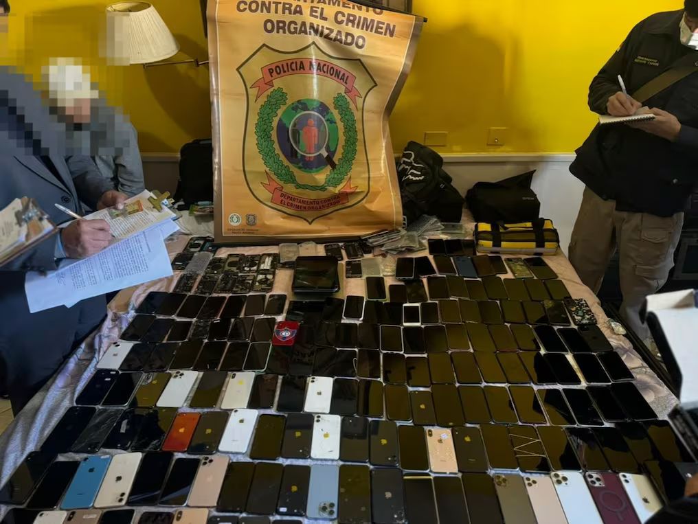 Delincuentes usan papel aluminio para bloquear señal de celulares robados