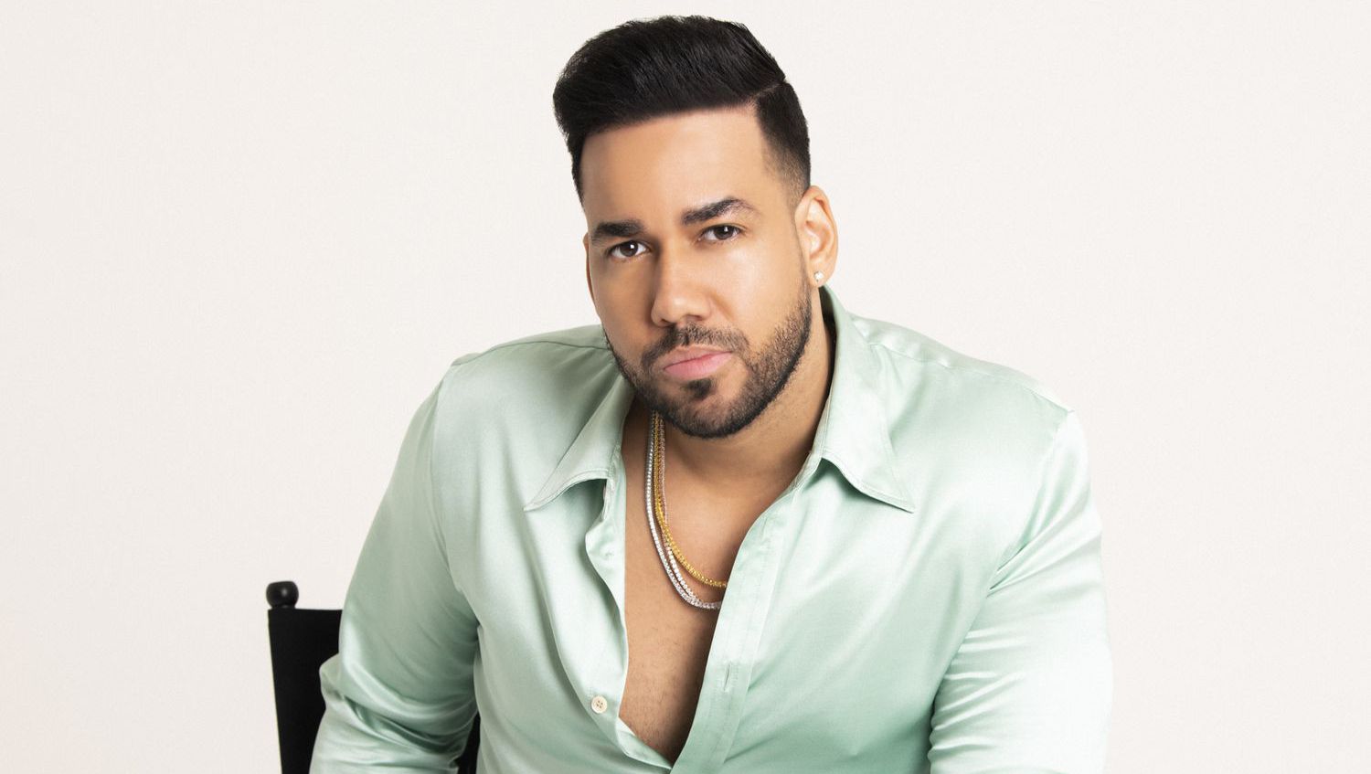 Romeo Santos fue sorprendido por un fanático en pleno show