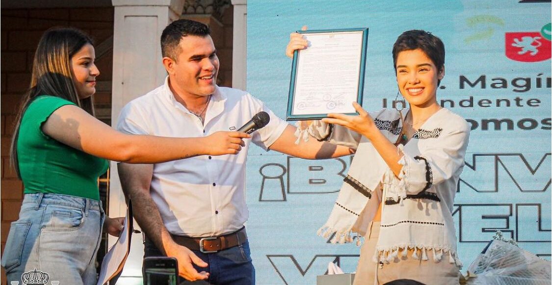 Aye Alfonso fue reconocida como “Visitante ilustre” en Villarrica