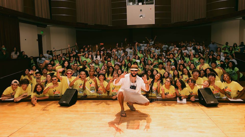 Bad Bunny sorprendió a un grupo de estudiantes con un lindo mensaje