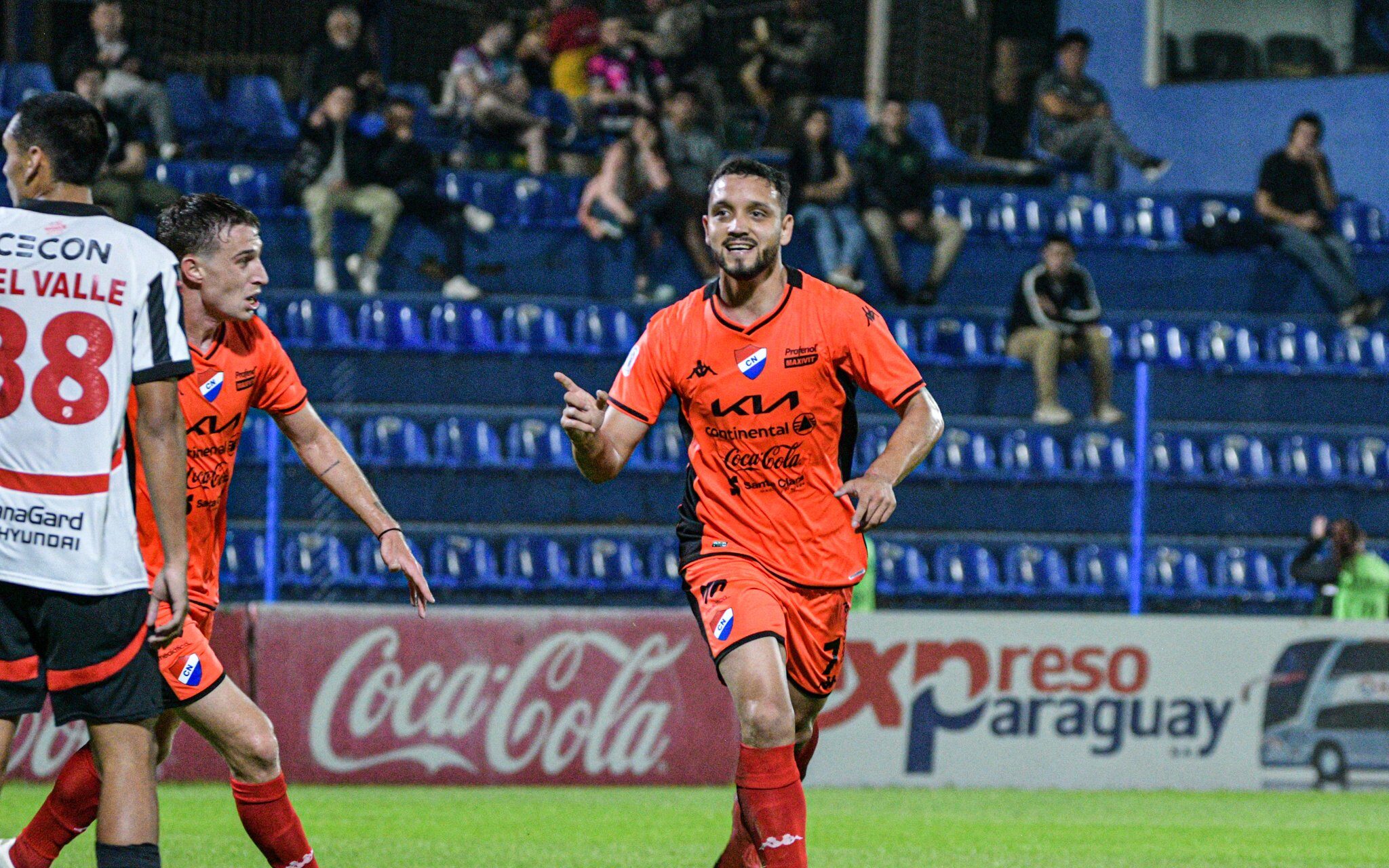 Nacional dio un cachetazo al campeón Libertad