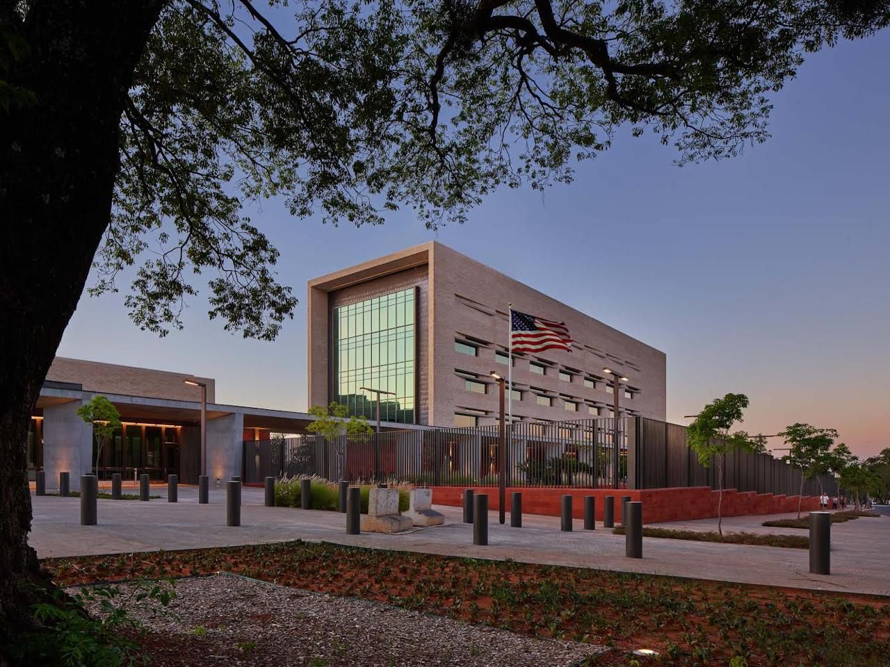 Embajada ofrecerá becas para estudiar inglés