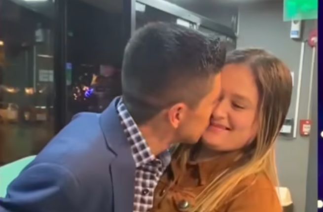 Extraña reacción de la novia de Alder Alcides al recibir un beso