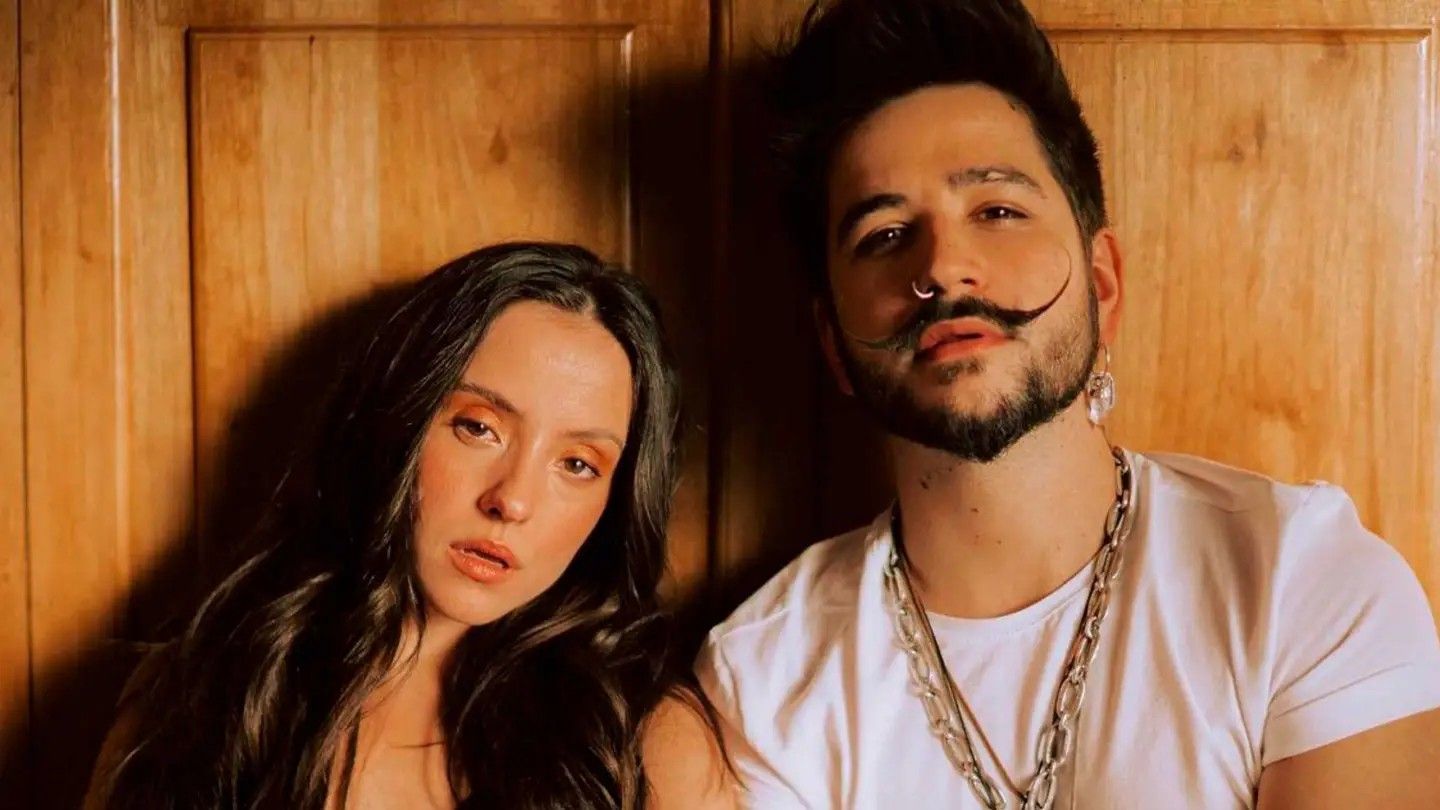 Evaluna y Camilo escrachados por parir en su casa