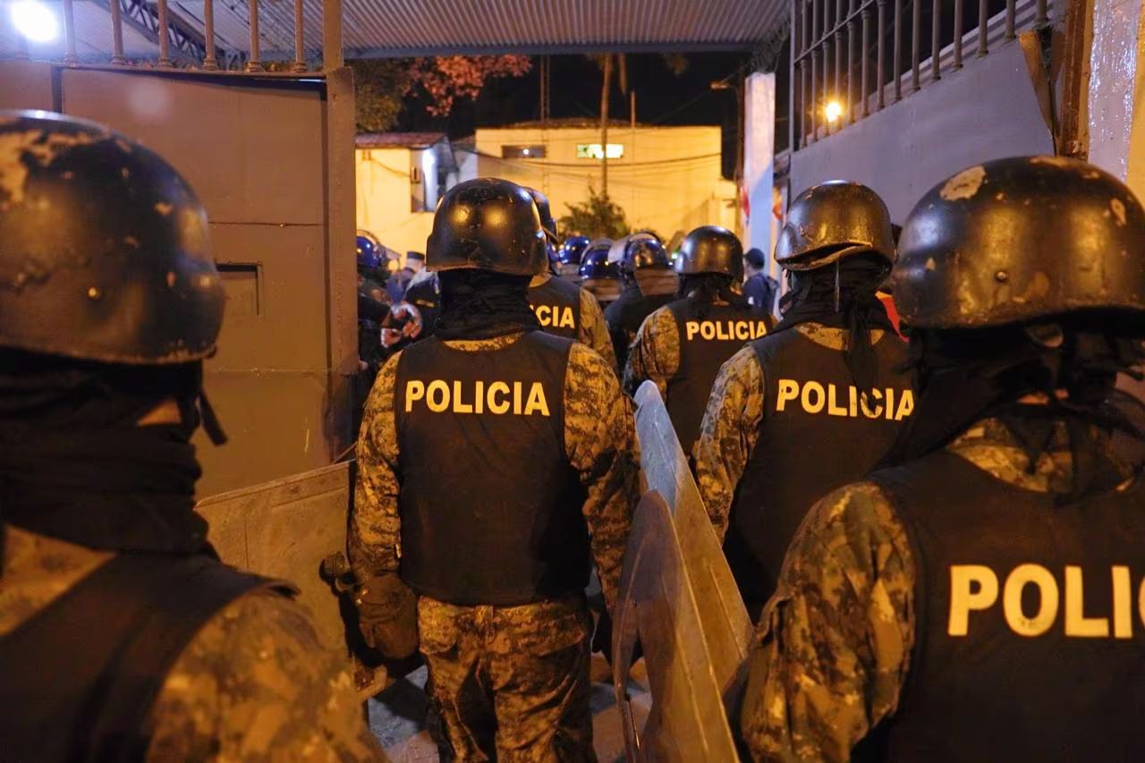 Trasladan a 22 internos a la cárcel de Minga Guazú