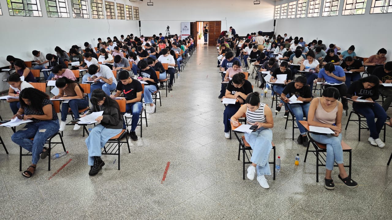 San Pedro: Lanzan programa de becas para universitarios