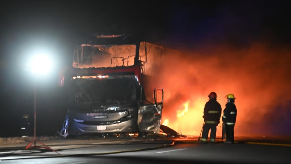 Bus de Expreso Paraguay se incendia en ruta argentina