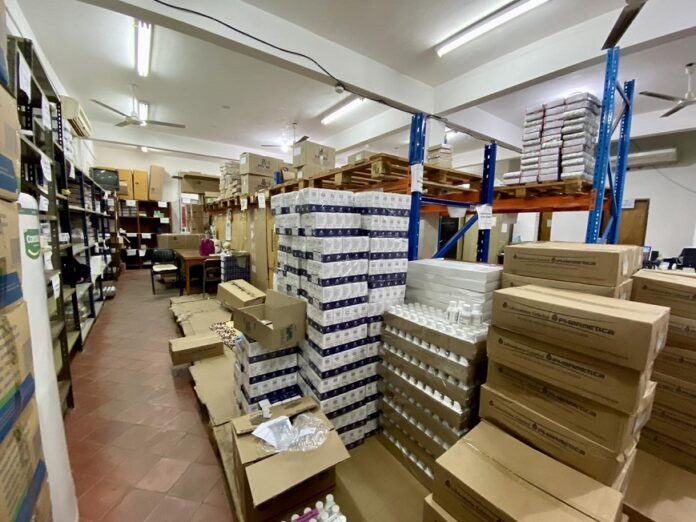 Distribuyen medicamentos en varias regiones del país