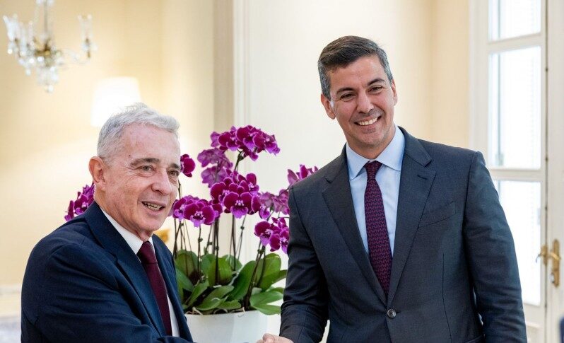 Peña recibió a Uribe en Mburuvicha Róga